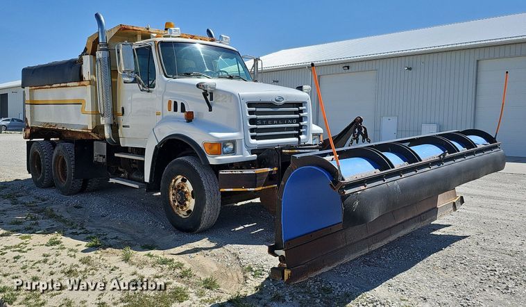 image for item DO2793 2006 Sterling LT9500  dump truck