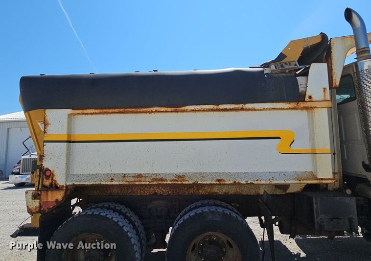 image for item DO2793 2006 Sterling LT9500  dump truck