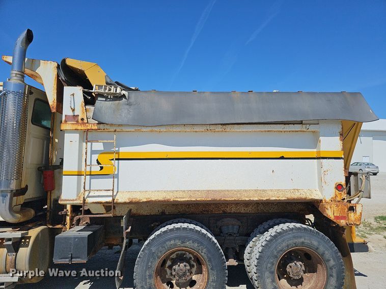 image for item DO2793 2006 Sterling LT9500  dump truck