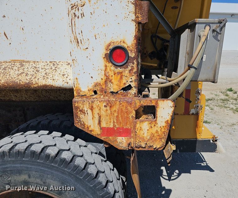 image for item DO2793 2006 Sterling LT9500  dump truck