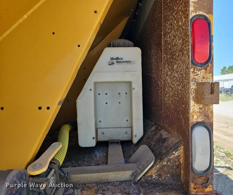 image for item DO2793 2006 Sterling LT9500  dump truck