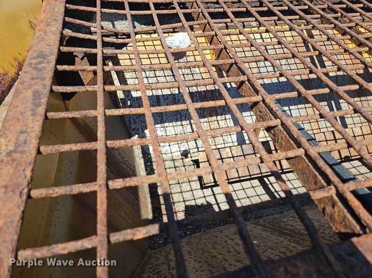 image for item DO2793 2006 Sterling LT9500  dump truck