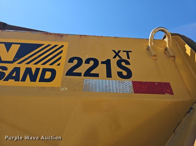 image for item DO2793 2006 Sterling LT9500  dump truck