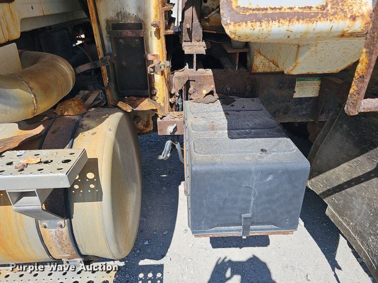 image for item DO2793 2006 Sterling LT9500  dump truck