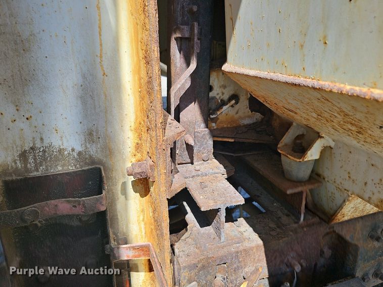 image for item DO2793 2006 Sterling LT9500  dump truck