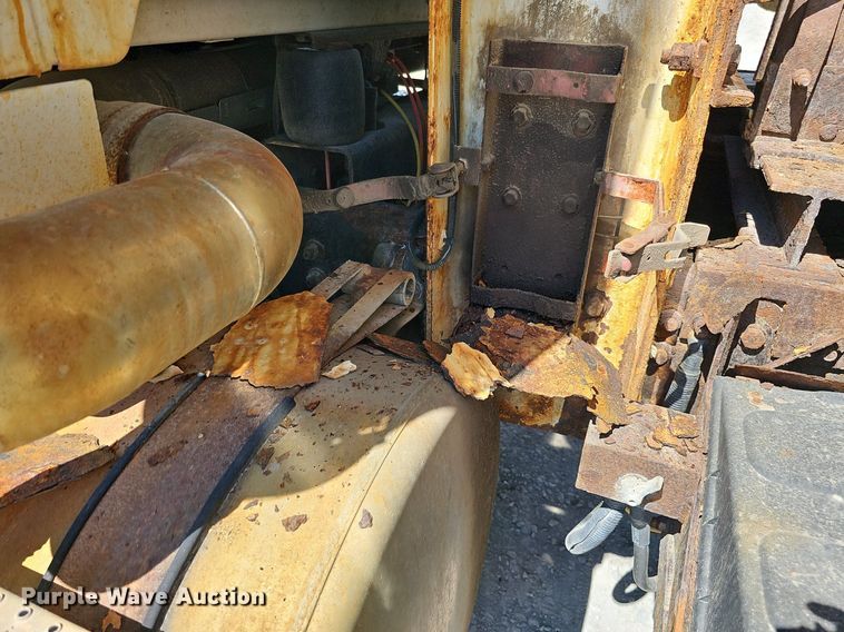 image for item DO2793 2006 Sterling LT9500  dump truck