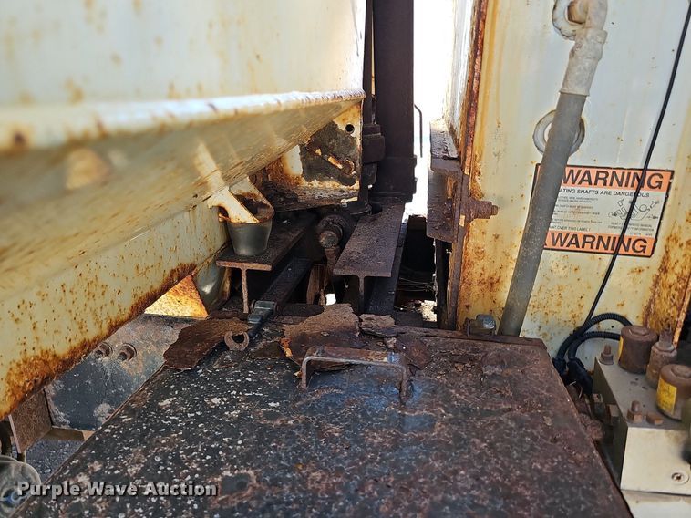 image for item DO2793 2006 Sterling LT9500  dump truck