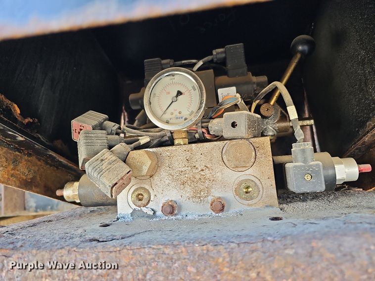 image for item DO2793 2006 Sterling LT9500  dump truck