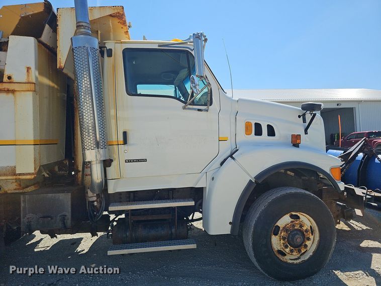 image for item DO2793 2006 Sterling LT9500  dump truck