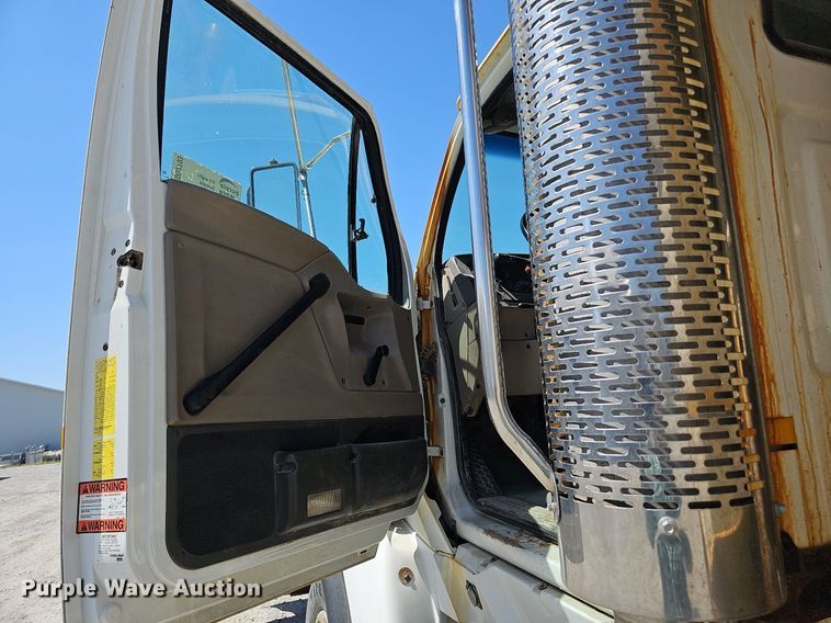 image for item DO2793 2006 Sterling LT9500  dump truck