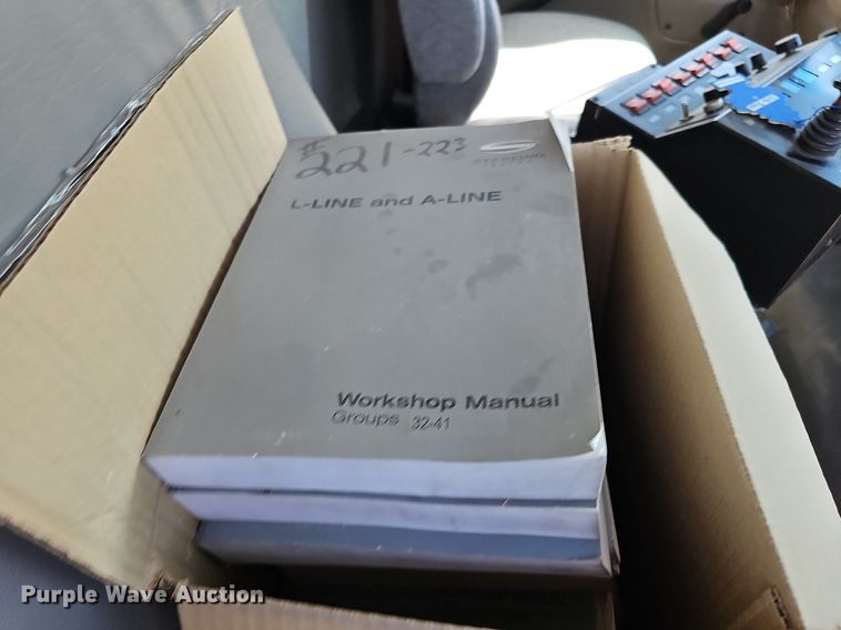 image for item DO2793 2006 Sterling LT9500  dump truck