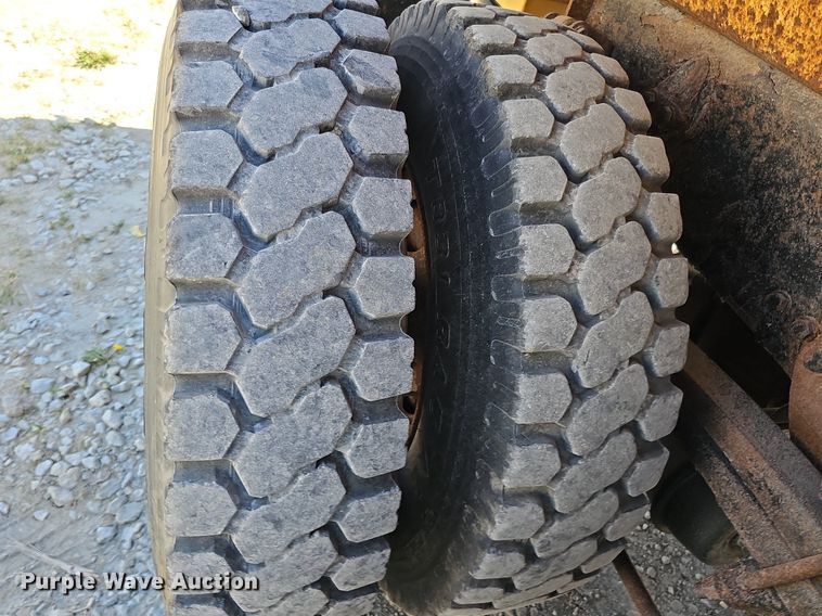 image for item DO2793 2006 Sterling LT9500  dump truck