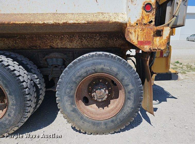 image for item DO2793 2006 Sterling LT9500  dump truck