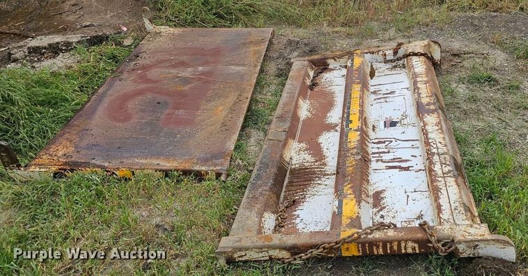 image for item DO2793 2006 Sterling LT9500  dump truck