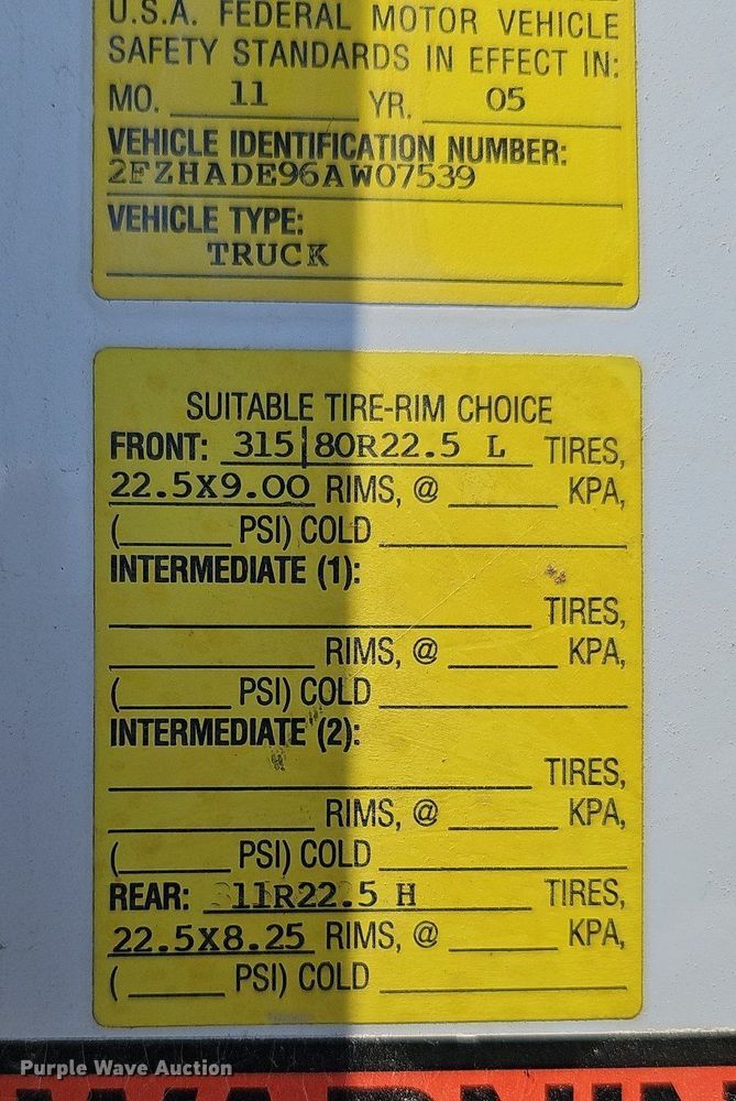 image for item DO2793 2006 Sterling LT9500  dump truck