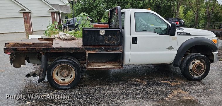 image for item DO2913 2013 Ford F450 Super Duty  flatbed truck