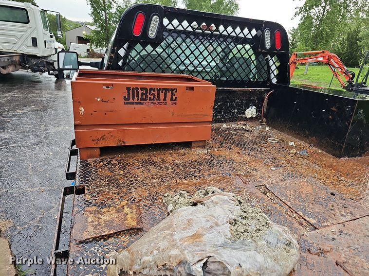 image for item DO2913 2013 Ford F450 Super Duty  flatbed truck