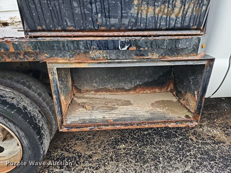 image for item DO2913 2013 Ford F450 Super Duty  flatbed truck