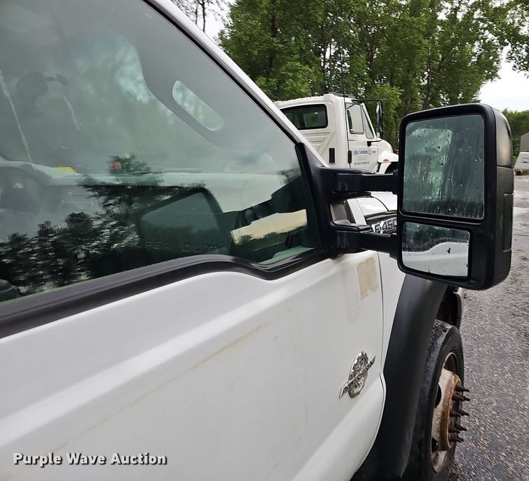 image for item DO2913 2013 Ford F450 Super Duty  flatbed truck