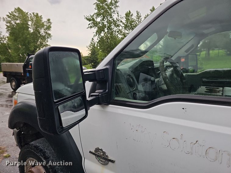 image for item DO2913 2013 Ford F450 Super Duty  flatbed truck