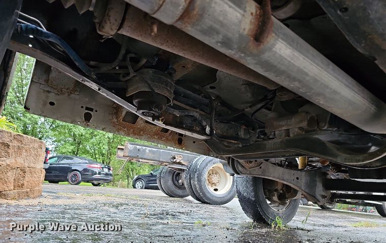 image for item DO2913 2013 Ford F450 Super Duty  flatbed truck