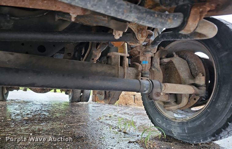 image for item DO2913 2013 Ford F450 Super Duty  flatbed truck