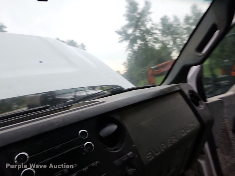 image for item DO2913 2013 Ford F450 Super Duty  flatbed truck