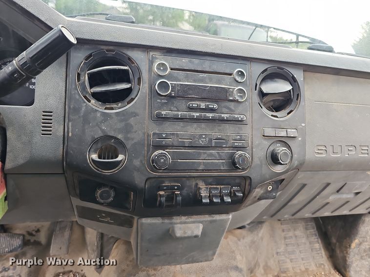 image for item DO2913 2013 Ford F450 Super Duty  flatbed truck