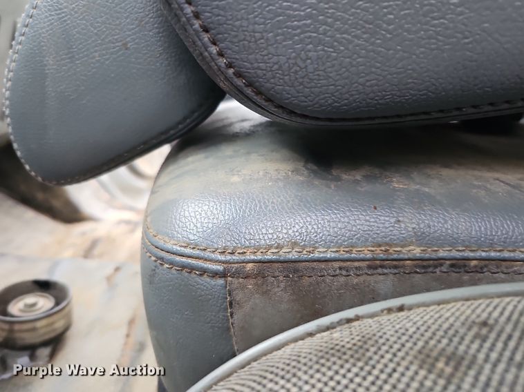 image for item DO2913 2013 Ford F450 Super Duty  flatbed truck