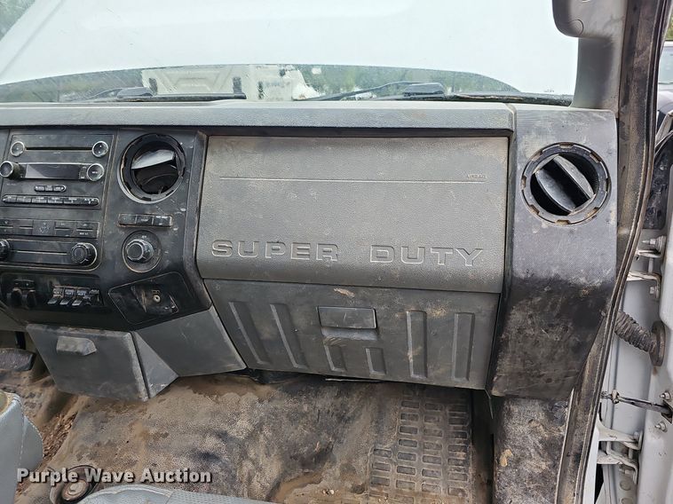 image for item DO2913 2013 Ford F450 Super Duty  flatbed truck