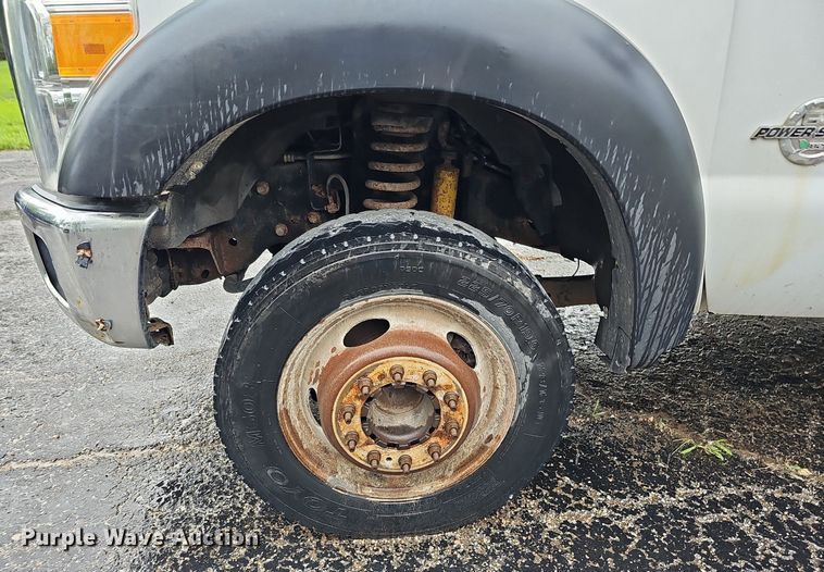 image for item DO2913 2013 Ford F450 Super Duty  flatbed truck