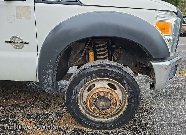 image for item DO2913 2013 Ford F450 Super Duty  flatbed truck