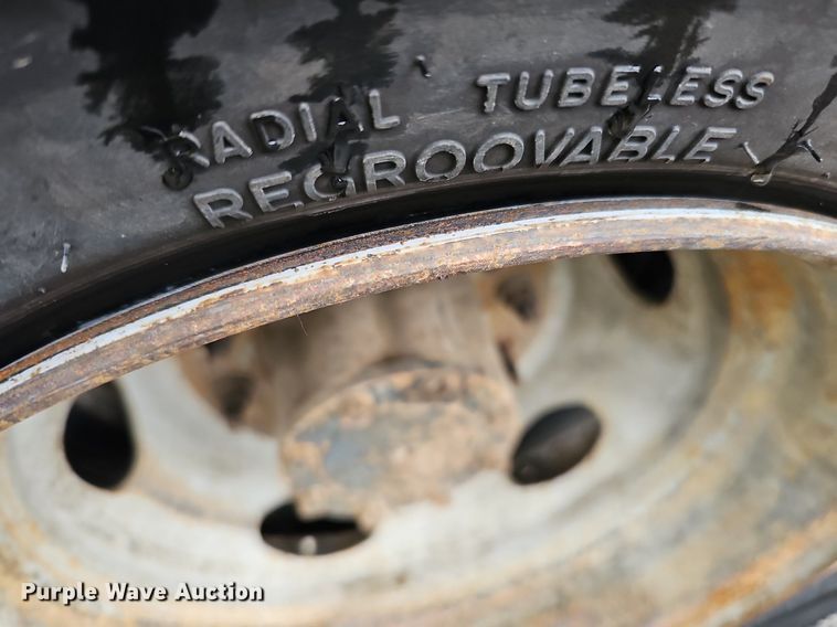 image for item DO2913 2013 Ford F450 Super Duty  flatbed truck