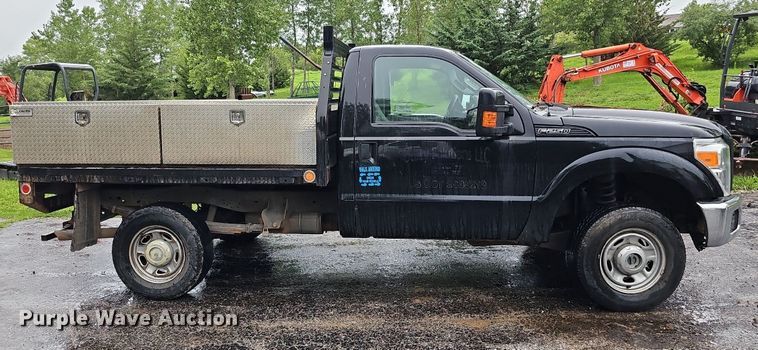 image for item DO2914 2012 Ford F250 Super Duty  flatbed pickup truck