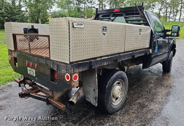 image for item DO2914 2012 Ford F250 Super Duty  flatbed pickup truck