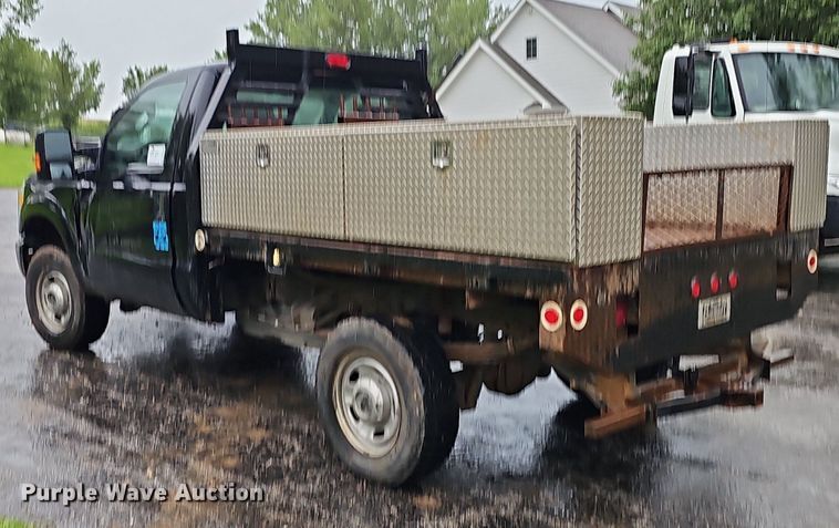 image for item DO2914 2012 Ford F250 Super Duty  flatbed pickup truck