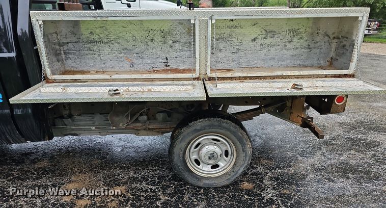 image for item DO2914 2012 Ford F250 Super Duty  flatbed pickup truck