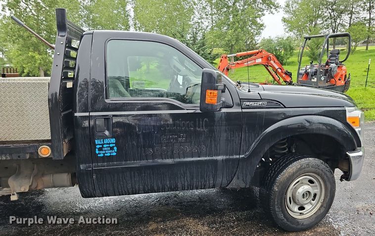 image for item DO2914 2012 Ford F250 Super Duty  flatbed pickup truck