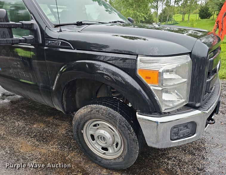 image for item DO2914 2012 Ford F250 Super Duty  flatbed pickup truck