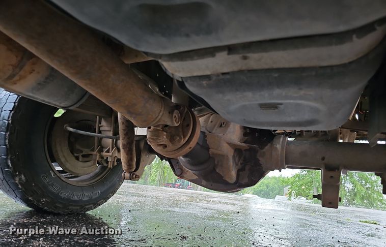 image for item DO2914 2012 Ford F250 Super Duty  flatbed pickup truck