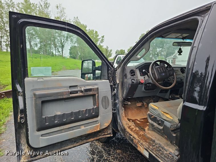 image for item DO2914 2012 Ford F250 Super Duty  flatbed pickup truck