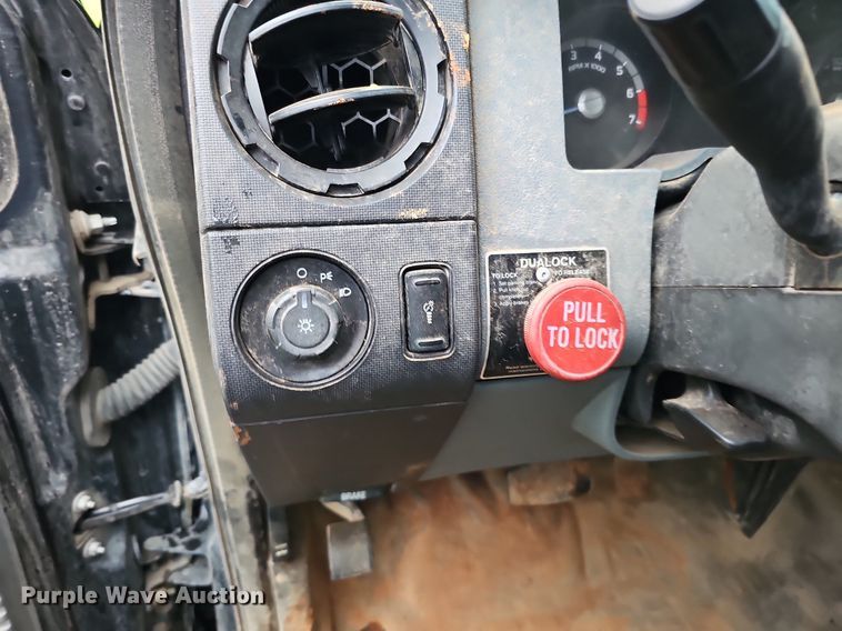 image for item DO2914 2012 Ford F250 Super Duty  flatbed pickup truck