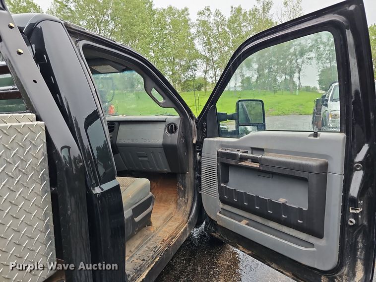 image for item DO2914 2012 Ford F250 Super Duty  flatbed pickup truck