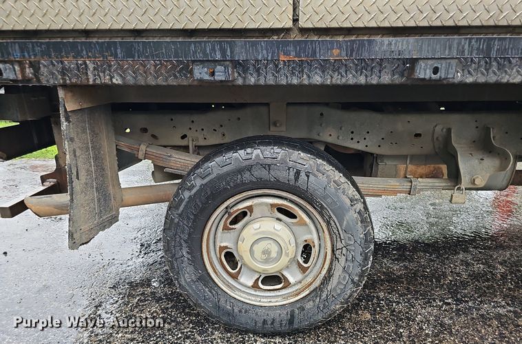 image for item DO2914 2012 Ford F250 Super Duty  flatbed pickup truck