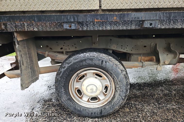 image for item DO2914 2012 Ford F250 Super Duty  flatbed pickup truck