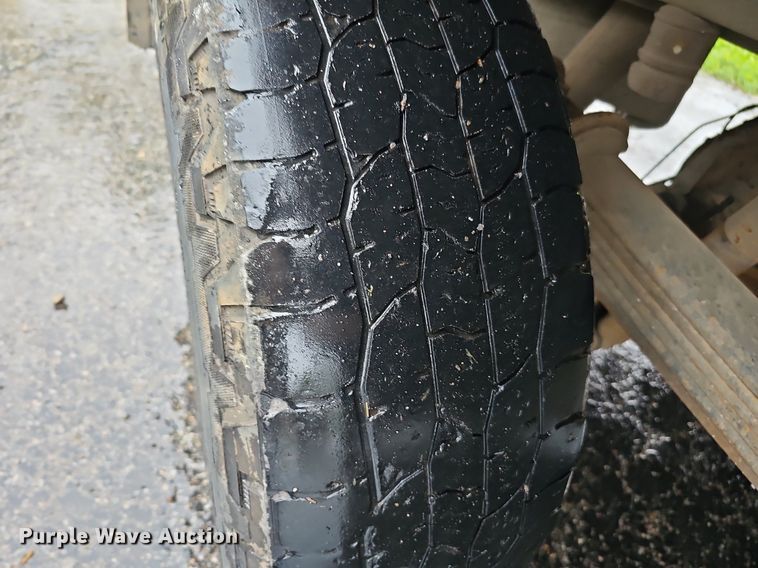 image for item DO2914 2012 Ford F250 Super Duty  flatbed pickup truck