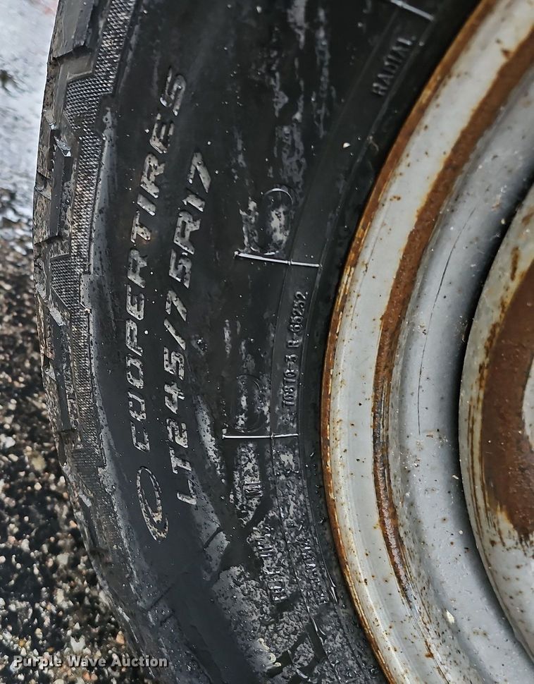 image for item DO2914 2012 Ford F250 Super Duty  flatbed pickup truck