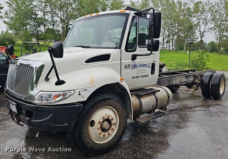 image for item DO2917 2006 International 4400  truck cab and chassis