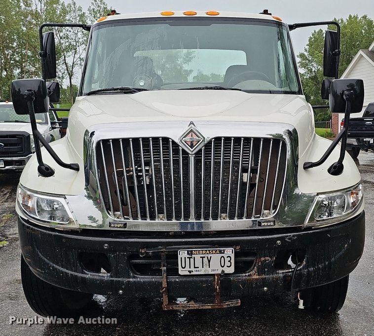 image for item DO2917 2006 International 4400  truck cab and chassis