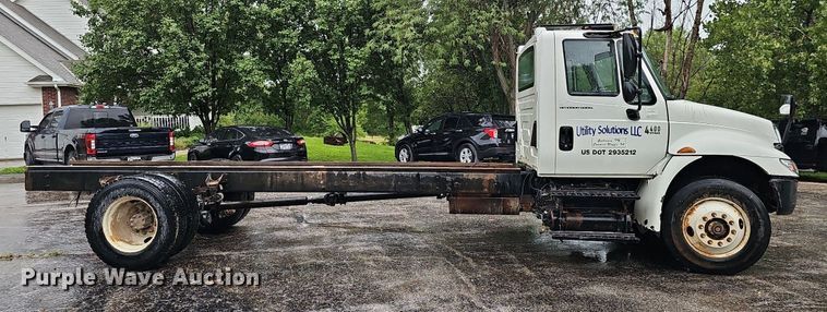 image for item DO2917 2006 International 4400  truck cab and chassis